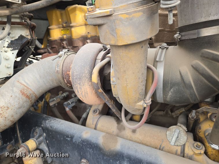 image for item EN8870 1994 Freightliner FLD120 semi truck