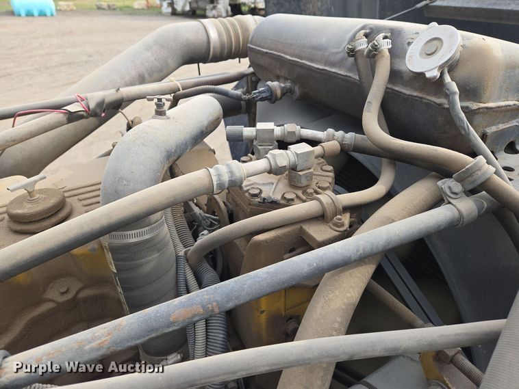 image for item EN8870 1994 Freightliner FLD120 semi truck