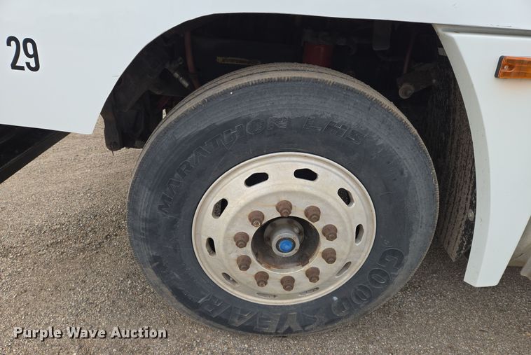 image for item EN8870 1994 Freightliner FLD120 semi truck