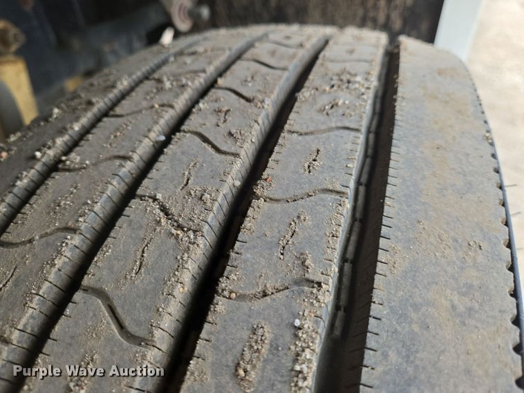 image for item EN8870 1994 Freightliner FLD120 semi truck