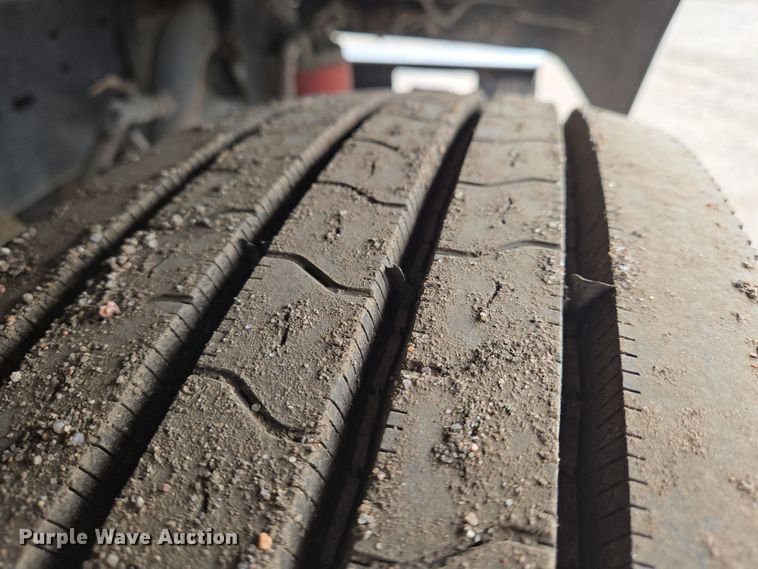 image for item EN8870 1994 Freightliner FLD120 semi truck