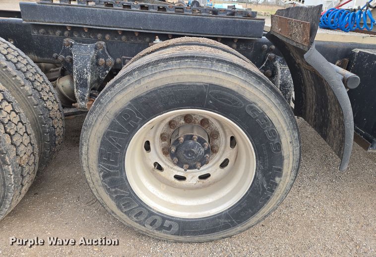 image for item EN8870 1994 Freightliner FLD120 semi truck