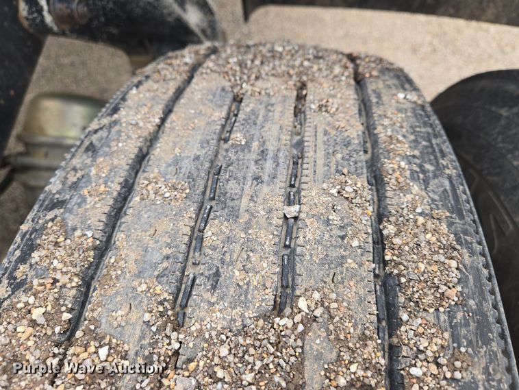 image for item EN8870 1994 Freightliner FLD120 semi truck