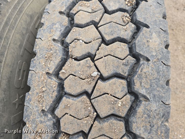 image for item EN8870 1994 Freightliner FLD120 semi truck