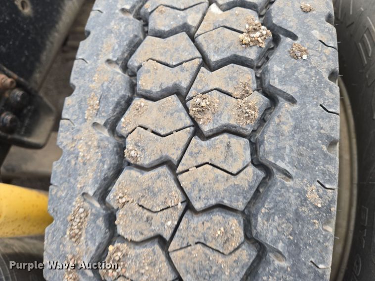 image for item EN8870 1994 Freightliner FLD120 semi truck