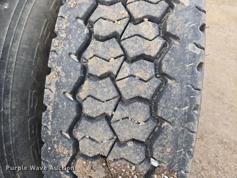 image for item EN8870 1994 Freightliner FLD120 semi truck