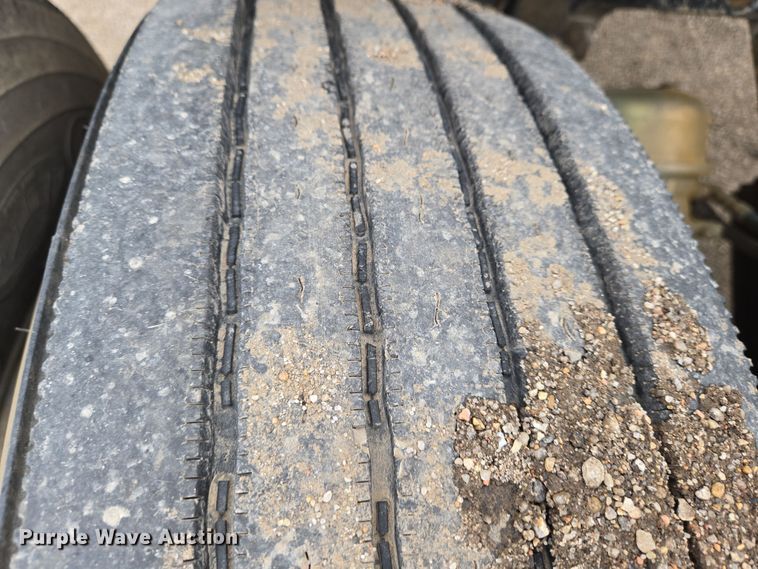 image for item EN8870 1994 Freightliner FLD120 semi truck