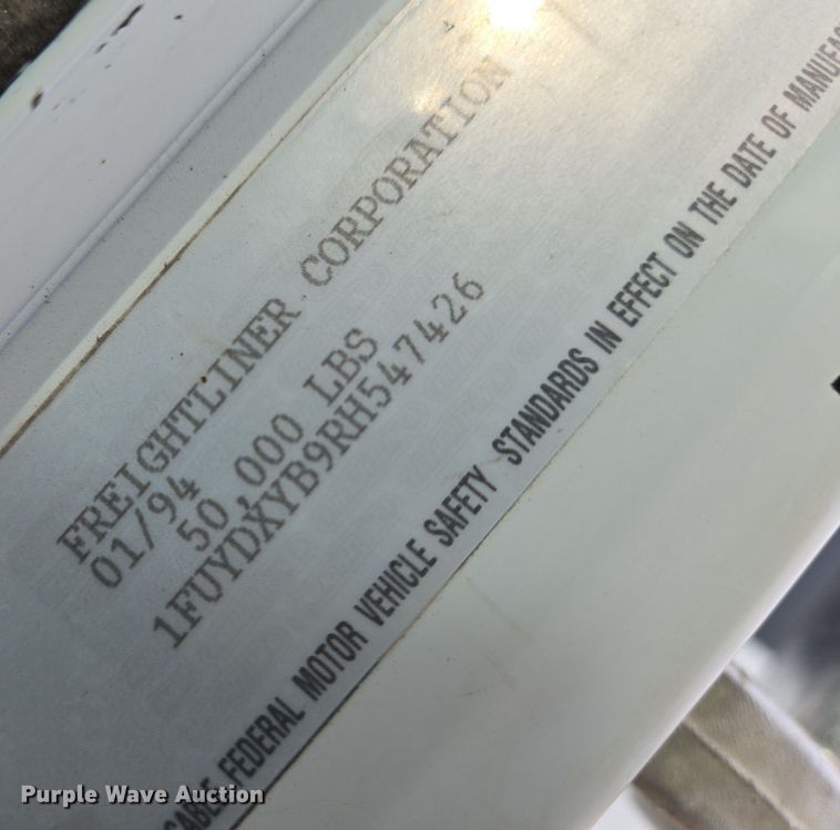 image for item EN8870 1994 Freightliner FLD120 semi truck