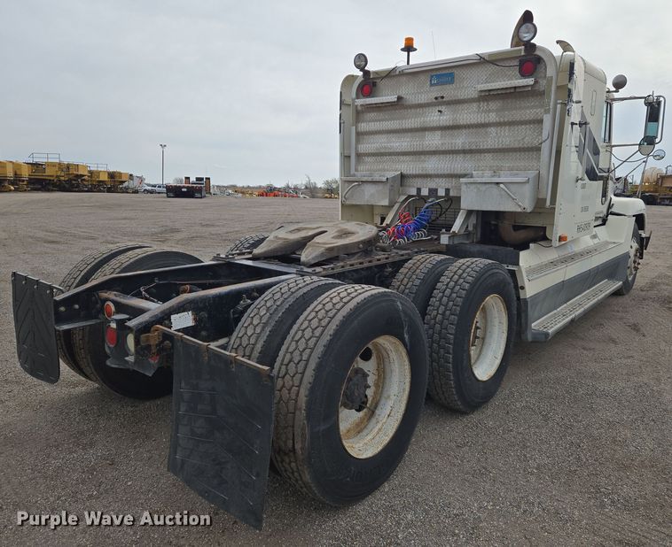 image for item EN8871 1994 Freightliner FLD120 semi truck