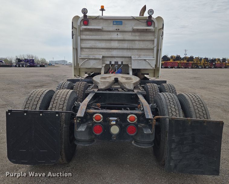 image for item EN8871 1994 Freightliner FLD120 semi truck