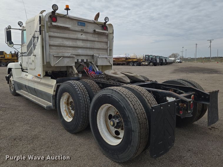 image for item EN8871 1994 Freightliner FLD120 semi truck