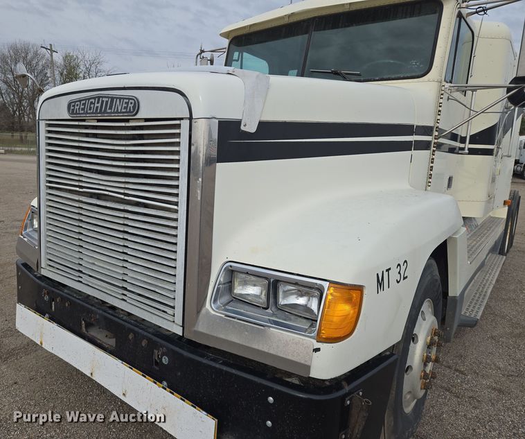 image for item EN8871 1994 Freightliner FLD120 semi truck