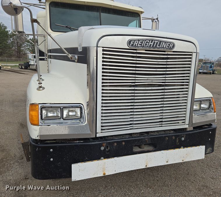 image for item EN8871 1994 Freightliner FLD120 semi truck