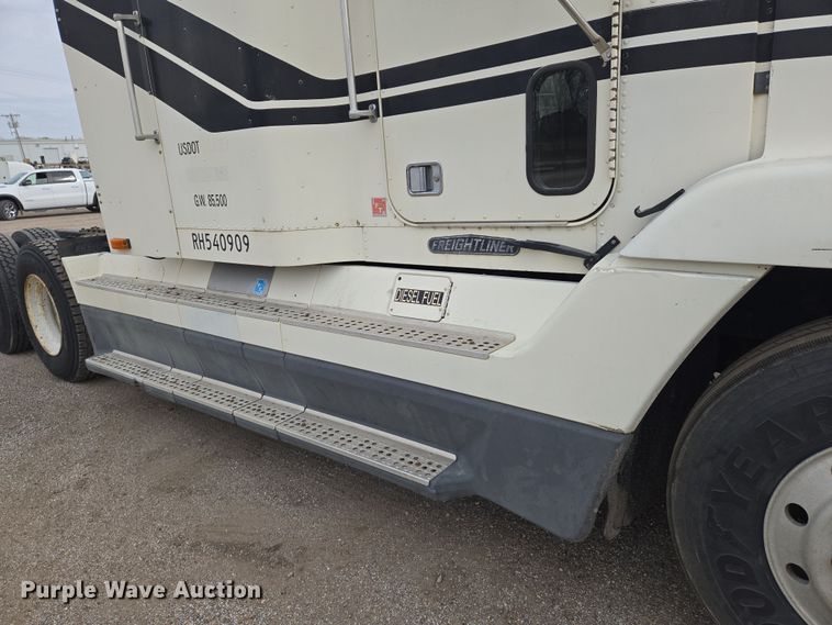 image for item EN8871 1994 Freightliner FLD120 semi truck