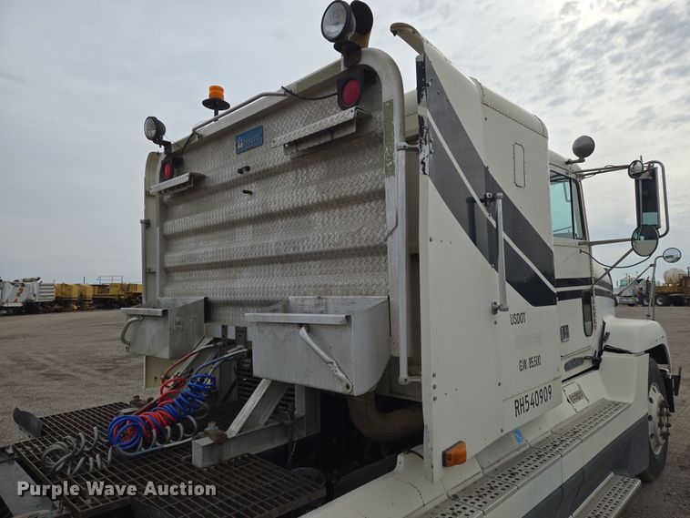 image for item EN8871 1994 Freightliner FLD120 semi truck