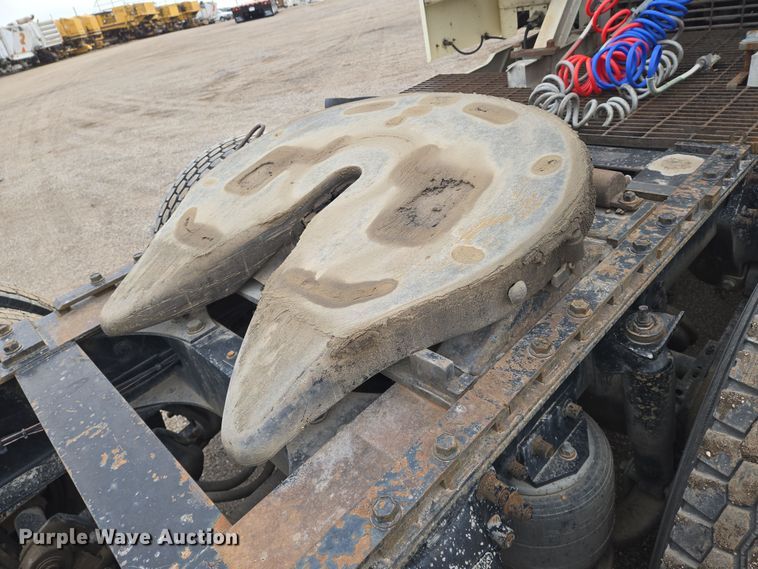 image for item EN8871 1994 Freightliner FLD120 semi truck