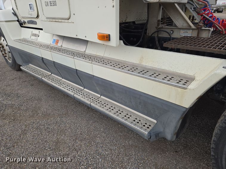 image for item EN8871 1994 Freightliner FLD120 semi truck