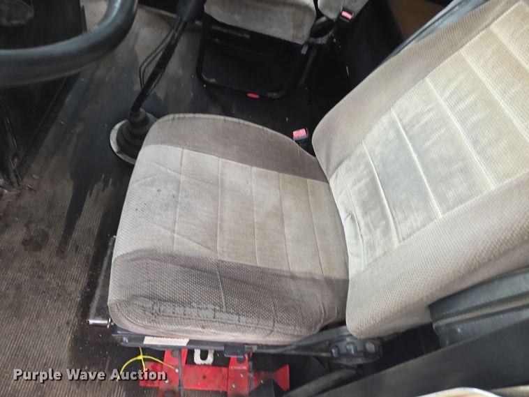 image for item EN8871 1994 Freightliner FLD120 semi truck