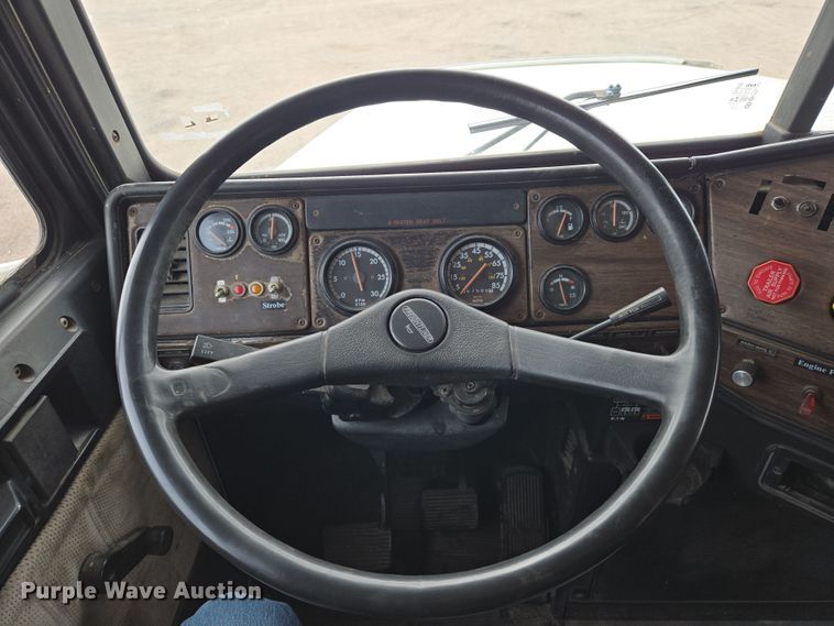 image for item EN8871 1994 Freightliner FLD120 semi truck