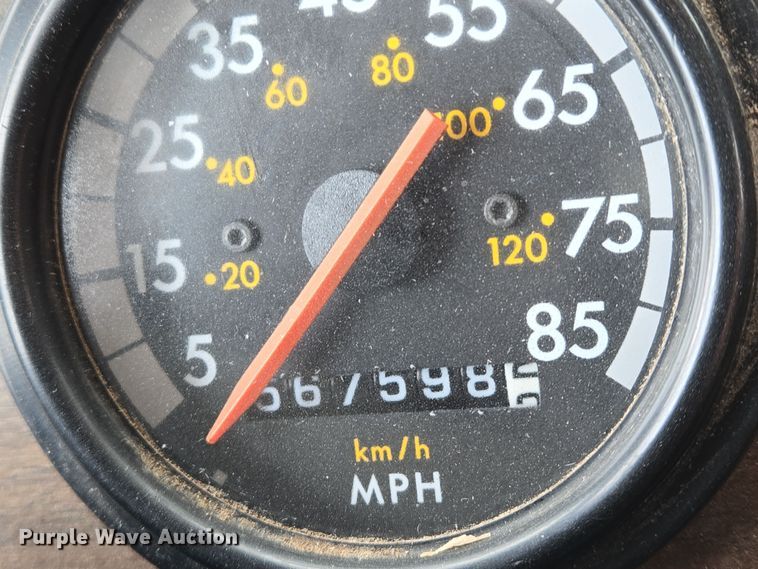 image for item EN8871 1994 Freightliner FLD120 semi truck