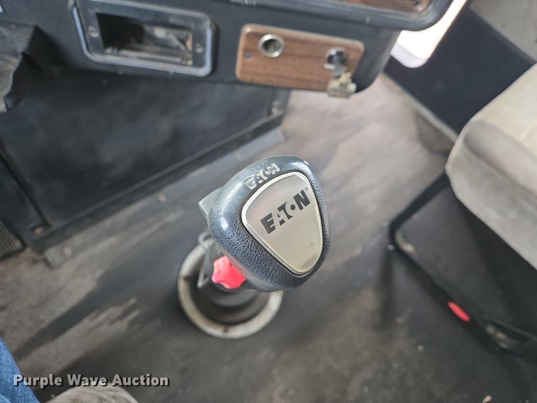 image for item EN8871 1994 Freightliner FLD120 semi truck