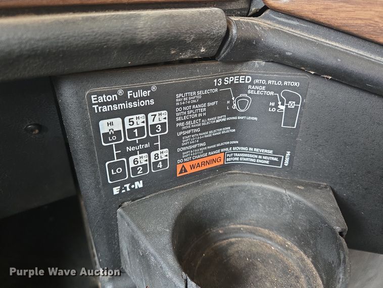 image for item EN8871 1994 Freightliner FLD120 semi truck