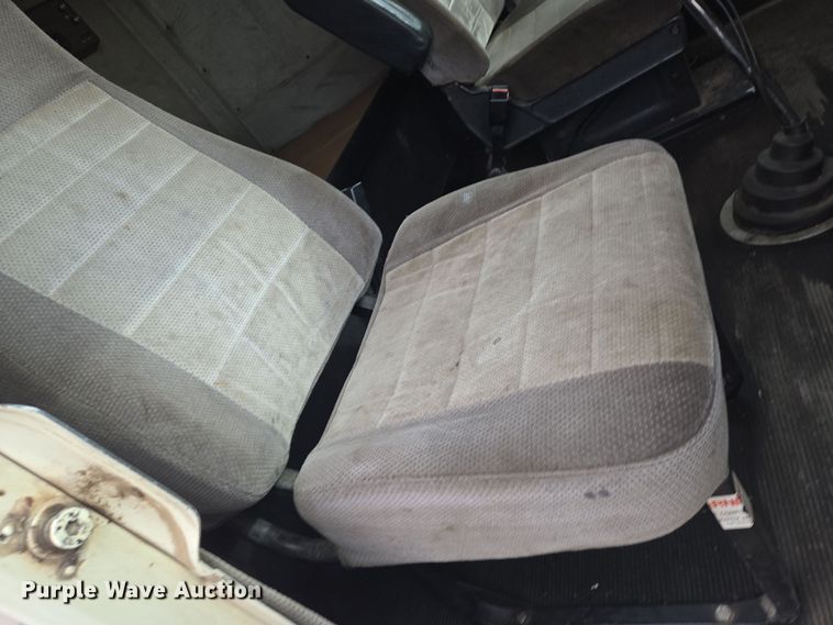 image for item EN8871 1994 Freightliner FLD120 semi truck