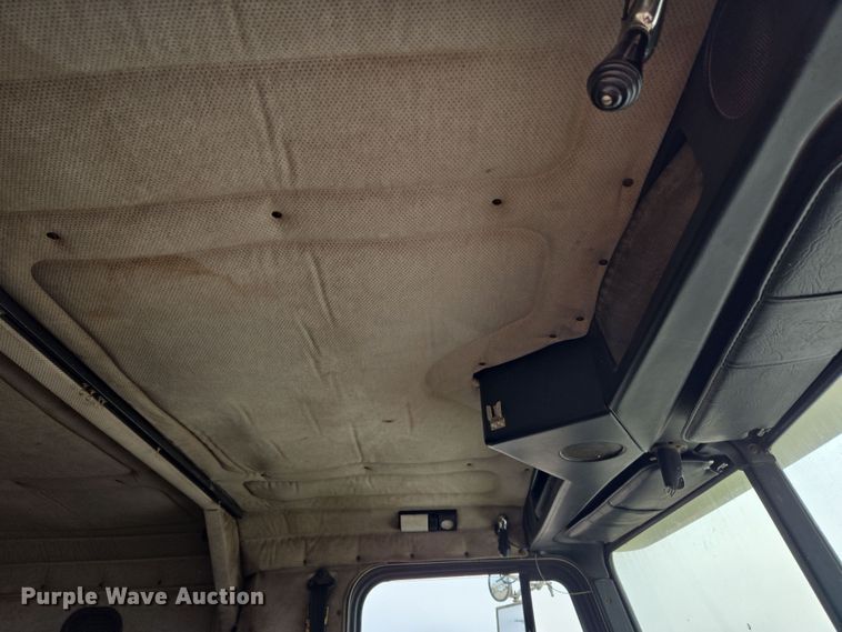 image for item EN8871 1994 Freightliner FLD120 semi truck