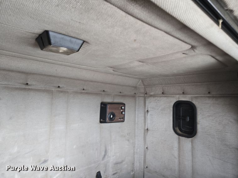 image for item EN8871 1994 Freightliner FLD120 semi truck