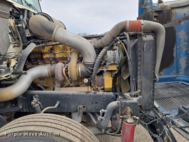 image for item EN8871 1994 Freightliner FLD120 semi truck