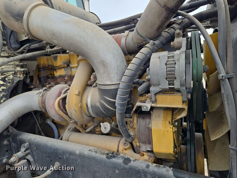 image for item EN8871 1994 Freightliner FLD120 semi truck