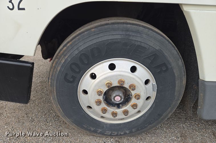 image for item EN8871 1994 Freightliner FLD120 semi truck