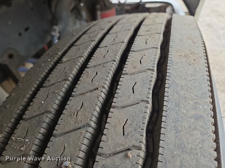 image for item EN8871 1994 Freightliner FLD120 semi truck