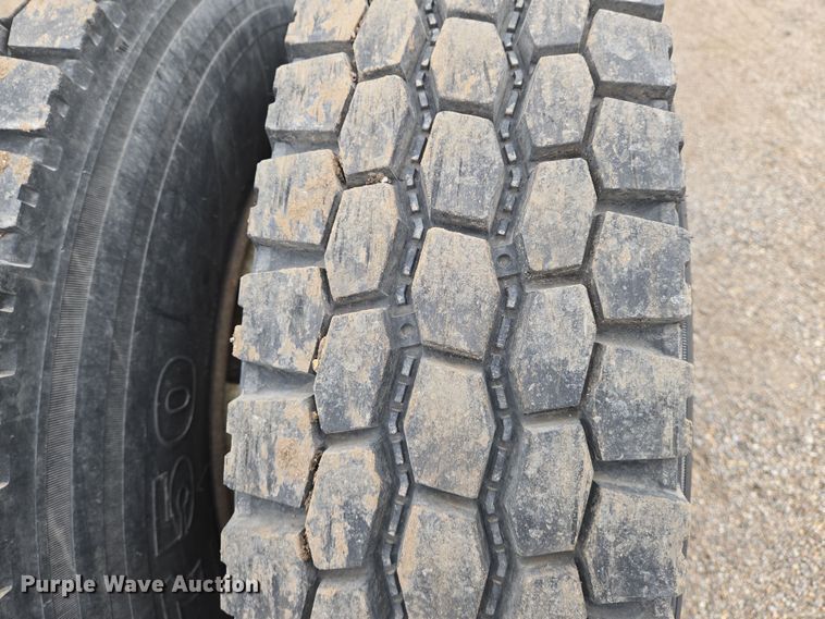 image for item EN8871 1994 Freightliner FLD120 semi truck