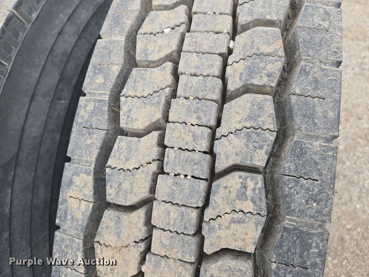 image for item EN8871 1994 Freightliner FLD120 semi truck