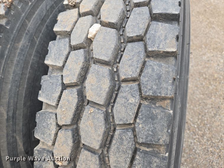 image for item EN8871 1994 Freightliner FLD120 semi truck