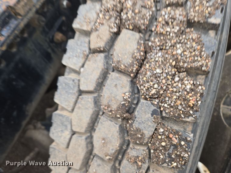 image for item EN8871 1994 Freightliner FLD120 semi truck