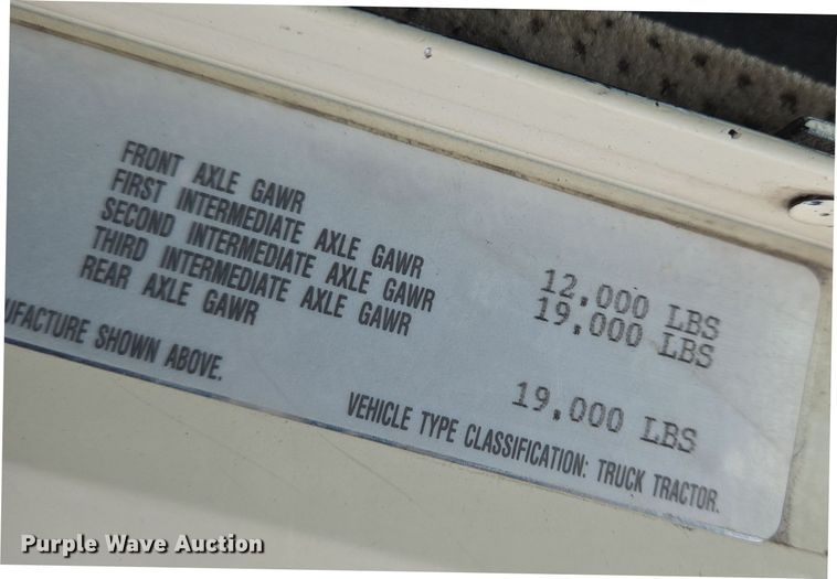 image for item EN8871 1994 Freightliner FLD120 semi truck