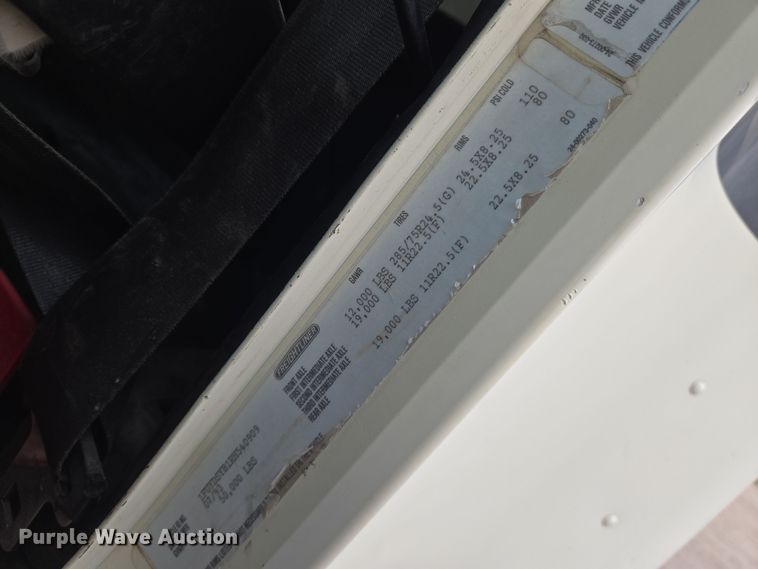 image for item EN8871 1994 Freightliner FLD120 semi truck