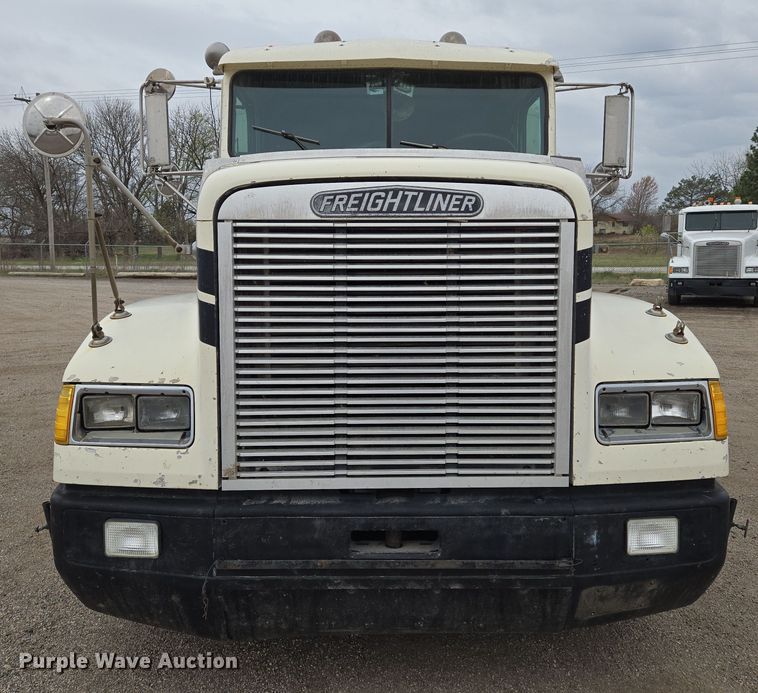 image for item EN8872 1994 Freightliner FLD120 semi truck