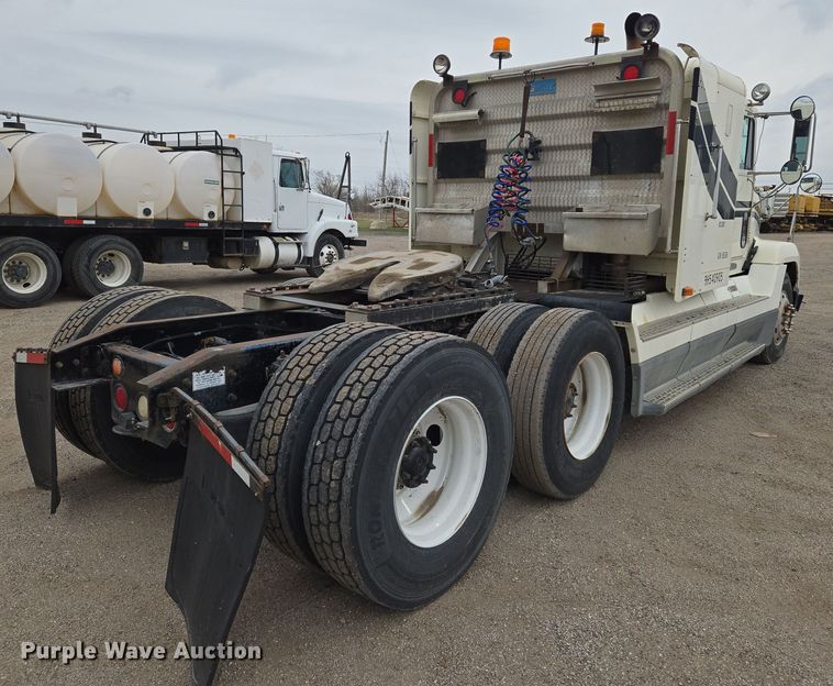 image for item EN8872 1994 Freightliner FLD120 semi truck