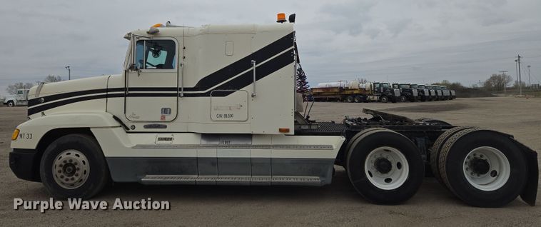image for item EN8872 1994 Freightliner FLD120 semi truck