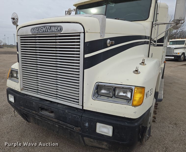 image for item EN8872 1994 Freightliner FLD120 semi truck