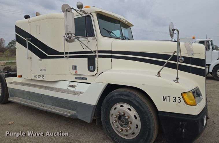 image for item EN8872 1994 Freightliner FLD120 semi truck