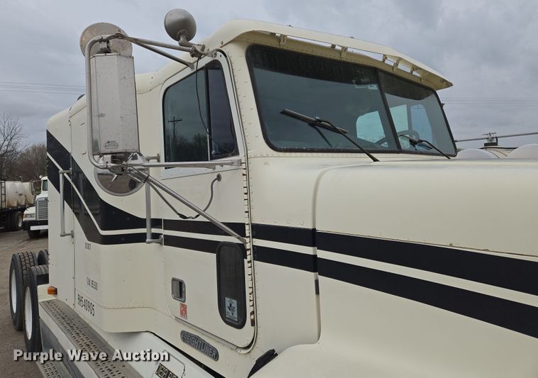image for item EN8872 1994 Freightliner FLD120 semi truck