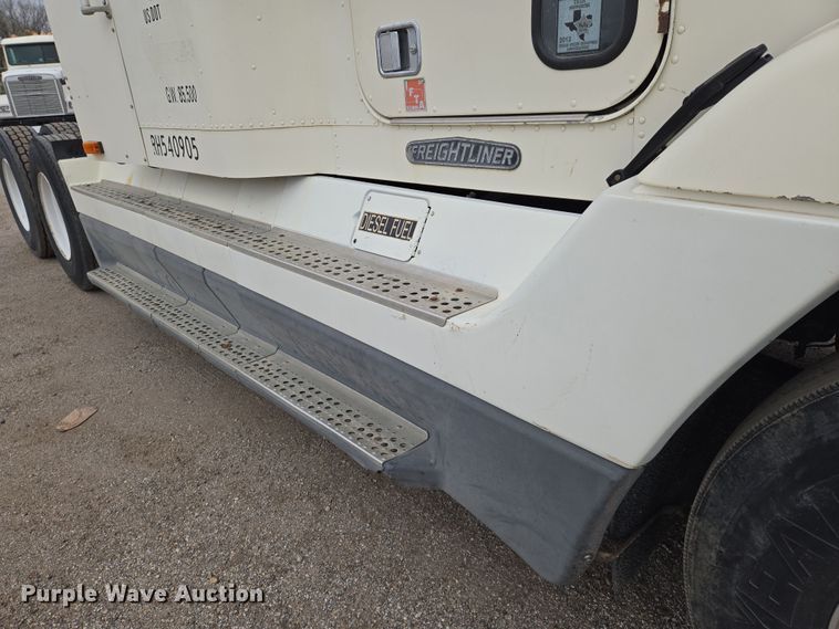 image for item EN8872 1994 Freightliner FLD120 semi truck