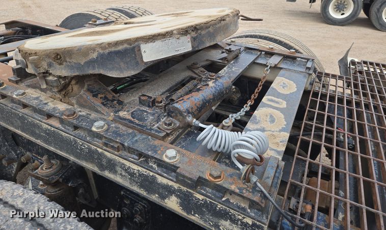 image for item EN8872 1994 Freightliner FLD120 semi truck