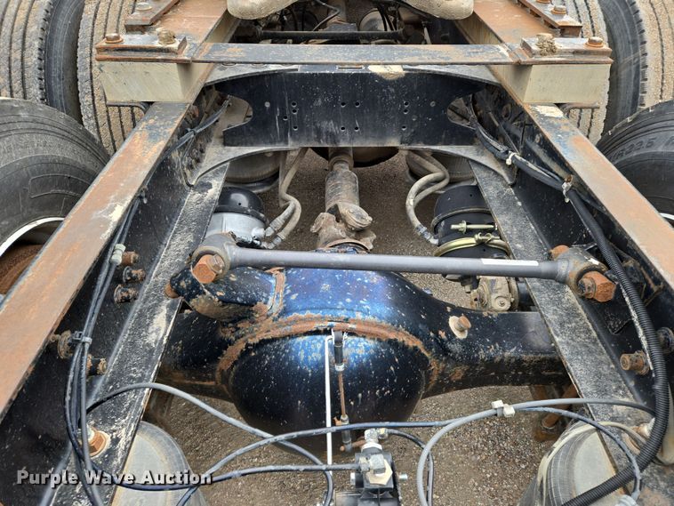 image for item EN8872 1994 Freightliner FLD120 semi truck