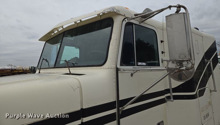 image for item EN8872 1994 Freightliner FLD120 semi truck