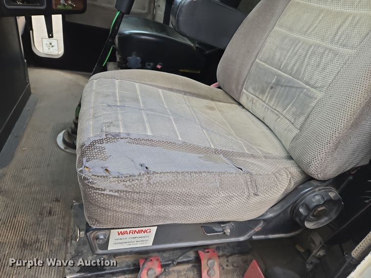 image for item EN8872 1994 Freightliner FLD120 semi truck